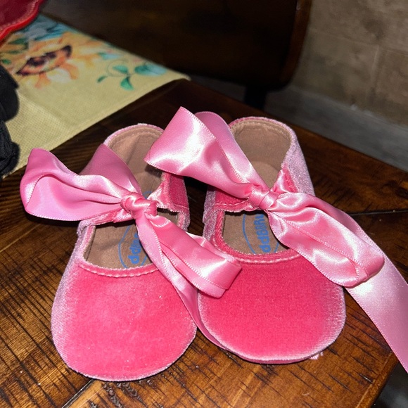 EUC (5 pair) Baby Girls Slip-on Shoes Size 1 & (2 pair) Socks - Picture 10 of 13